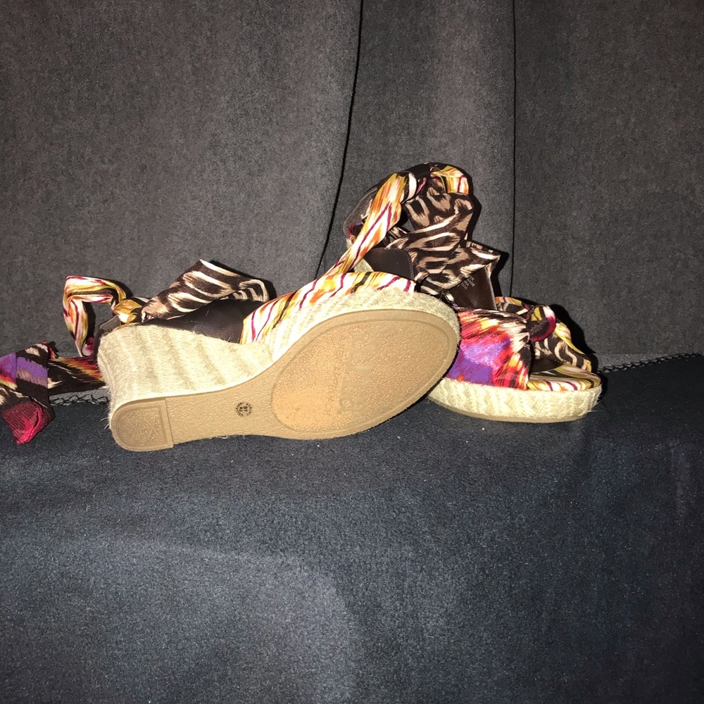 Shoes - Picture 2 of 3